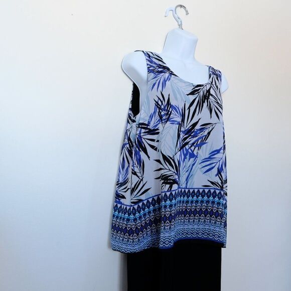 Tradition Sleeveless Dress   - Picture 3 of 11